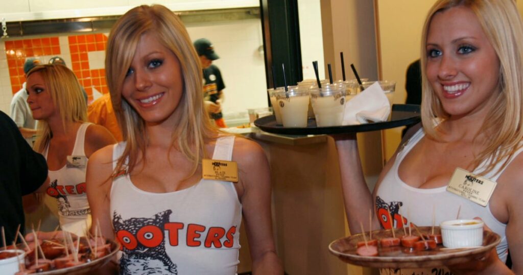 hooters bankruptcies